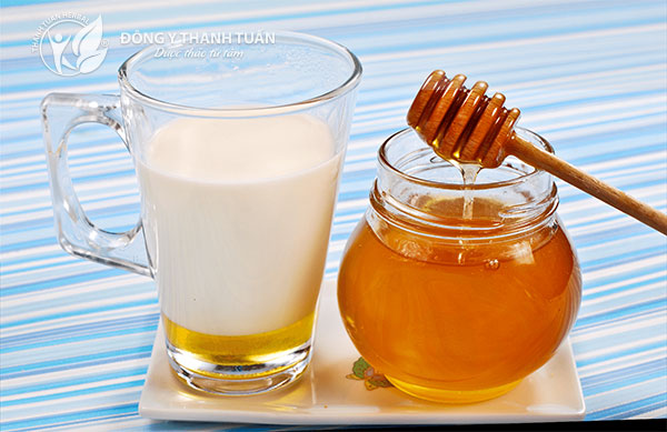  Kết hợp mật ong và sữa tươi giúp chữa bệnh mất ngủ hiệu quả