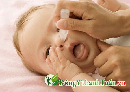 Cách rửa mũi phòng ngừa viêm mũi dị ứng cho trẻ