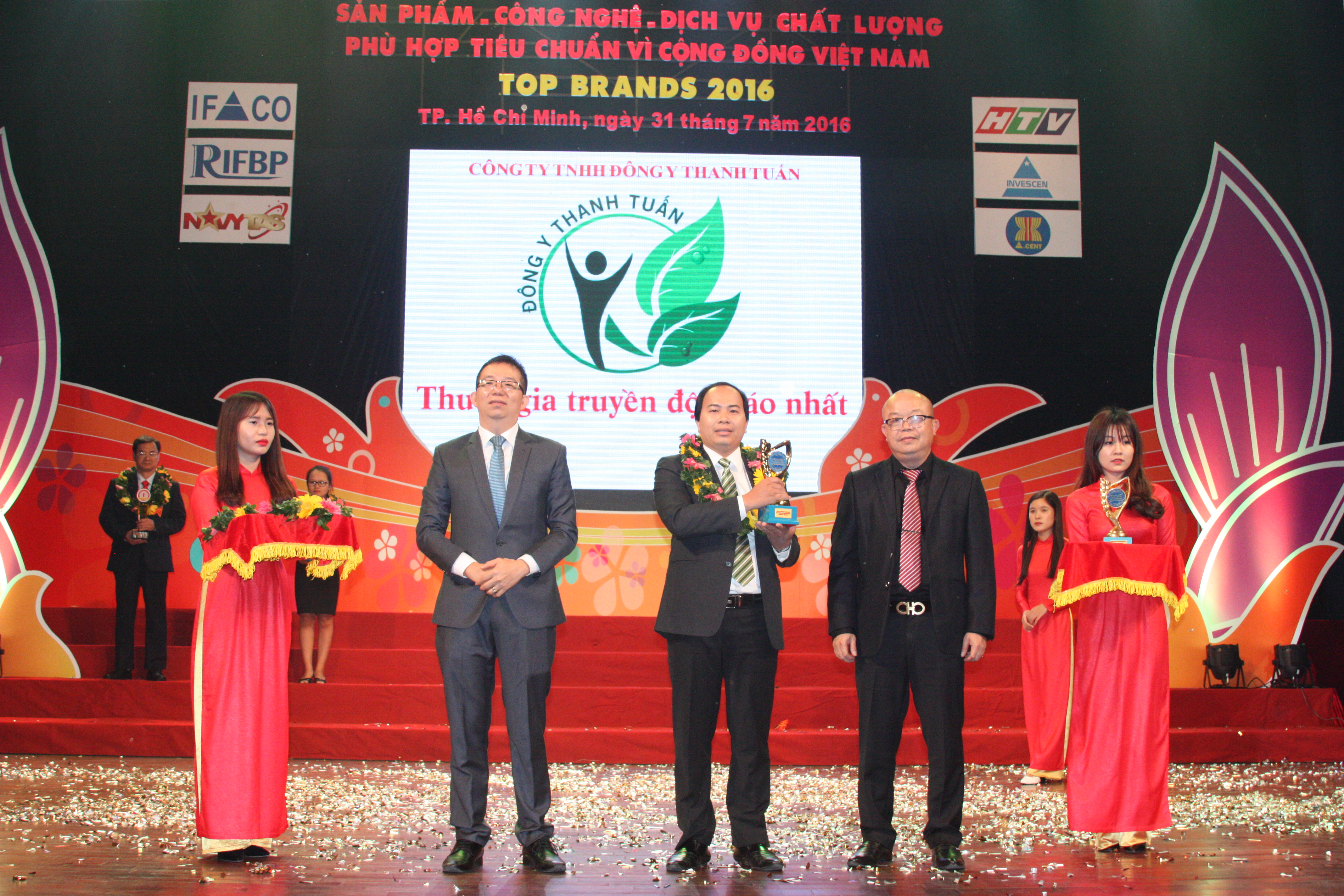 Đông y Thanh Tuấn nhận cup vàng thương hiệu an toàn vì sức khỏe cộng đồng Vietnam Best Product 2016